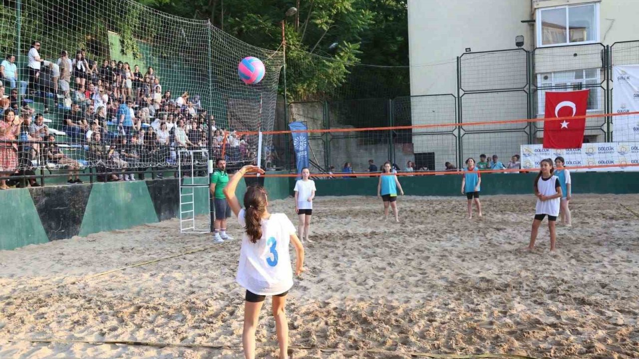 Gölcük’te plaj voleybol turnuvası heyecanı başlıyor