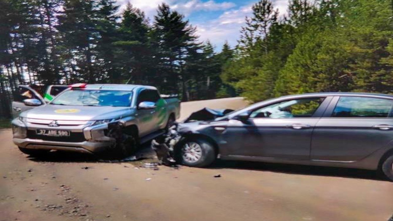 Kastamonu’da kamyonet ile otomobil çarpıştı: 3 yaralı