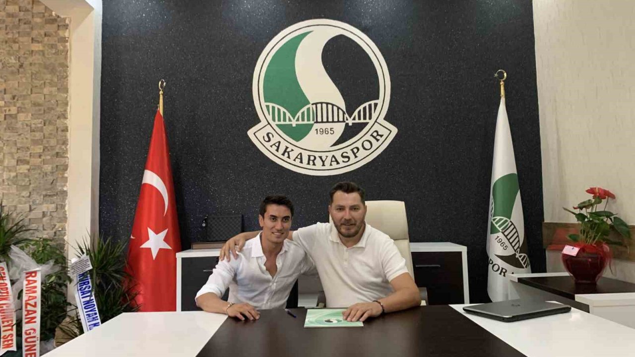 Sakaryaspor, Cebrail Karayel’i kadrosuna kattı