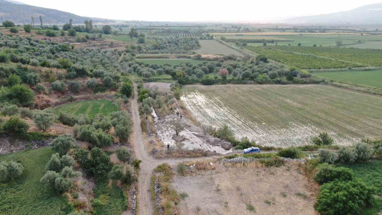 İş makinesi ile kaçak kazı yaparken suçüstü yakalandılar