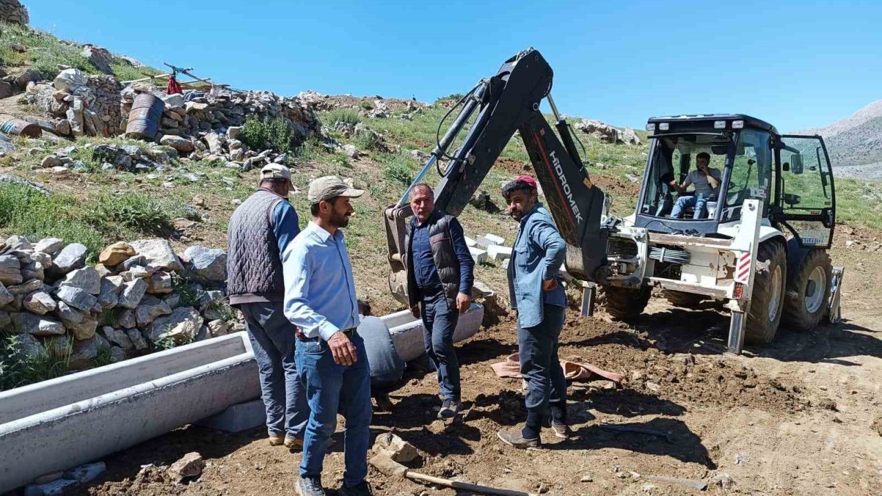 Doğanşehir’de yayladaki hayvanlar unutulmadı