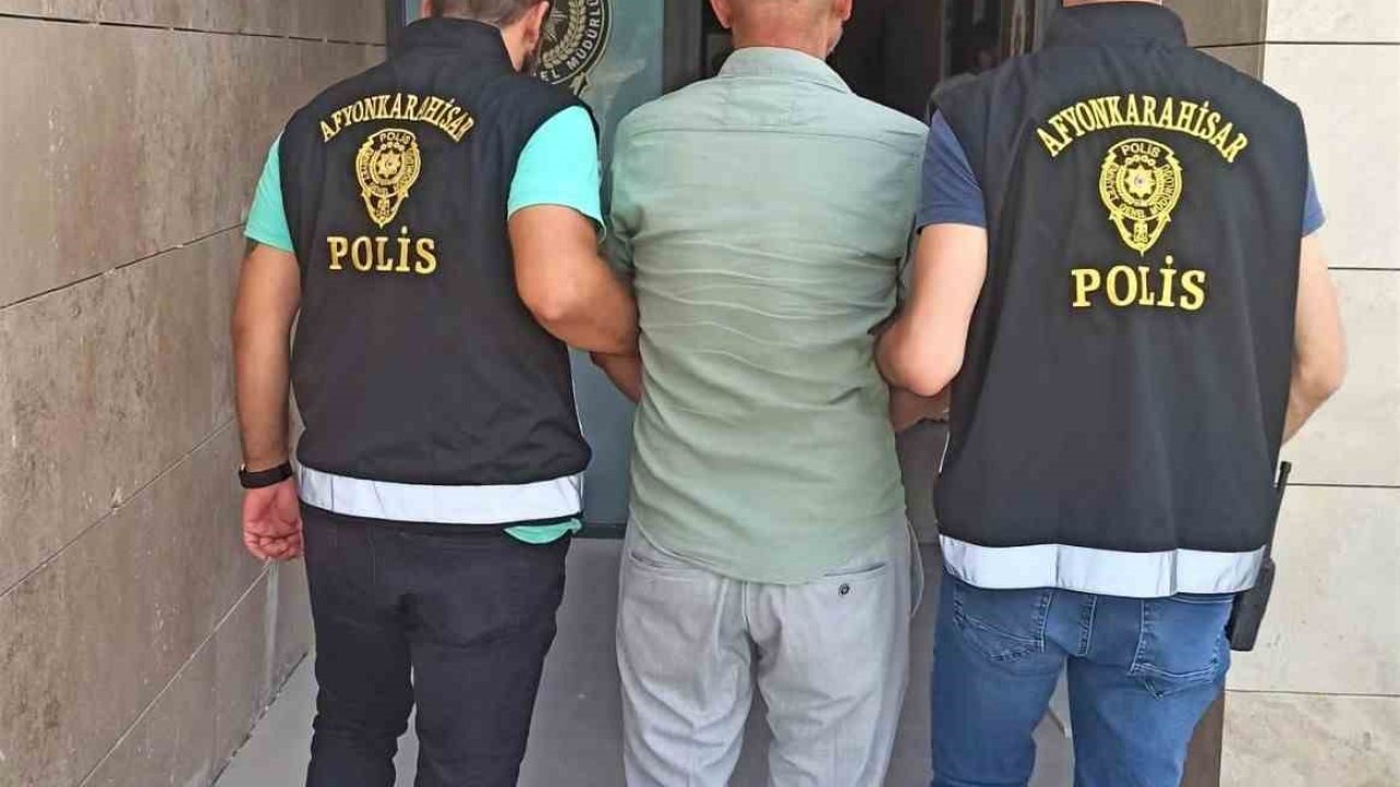 Afyonkarahisar’da cebir, tehdit veya hile kullanarak kişiyi hürriyetinden yoksun kılma suçundan aranan şahıs yakalandı