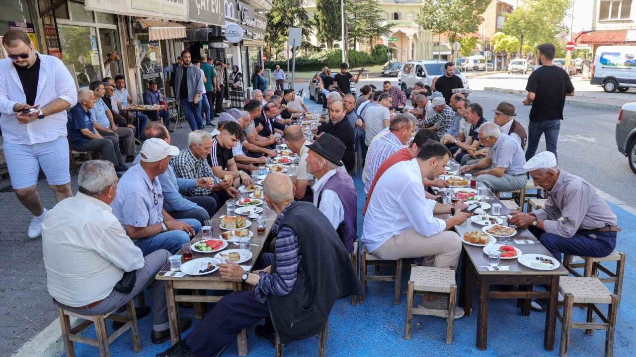 Başkan Yalım, Nuri Şeker Caddesi’nde esnaf ve vatandaşla buluştu