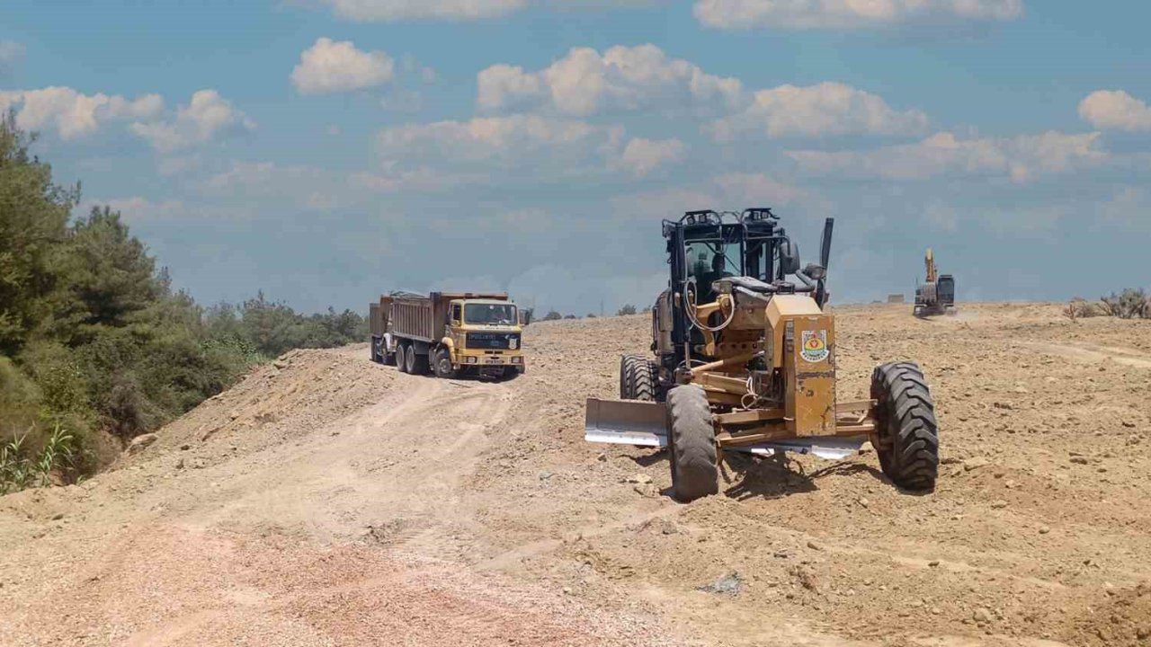 Tarsus Belediyesi kırsal mahallelerdeki yol çalışmasına hız verdi