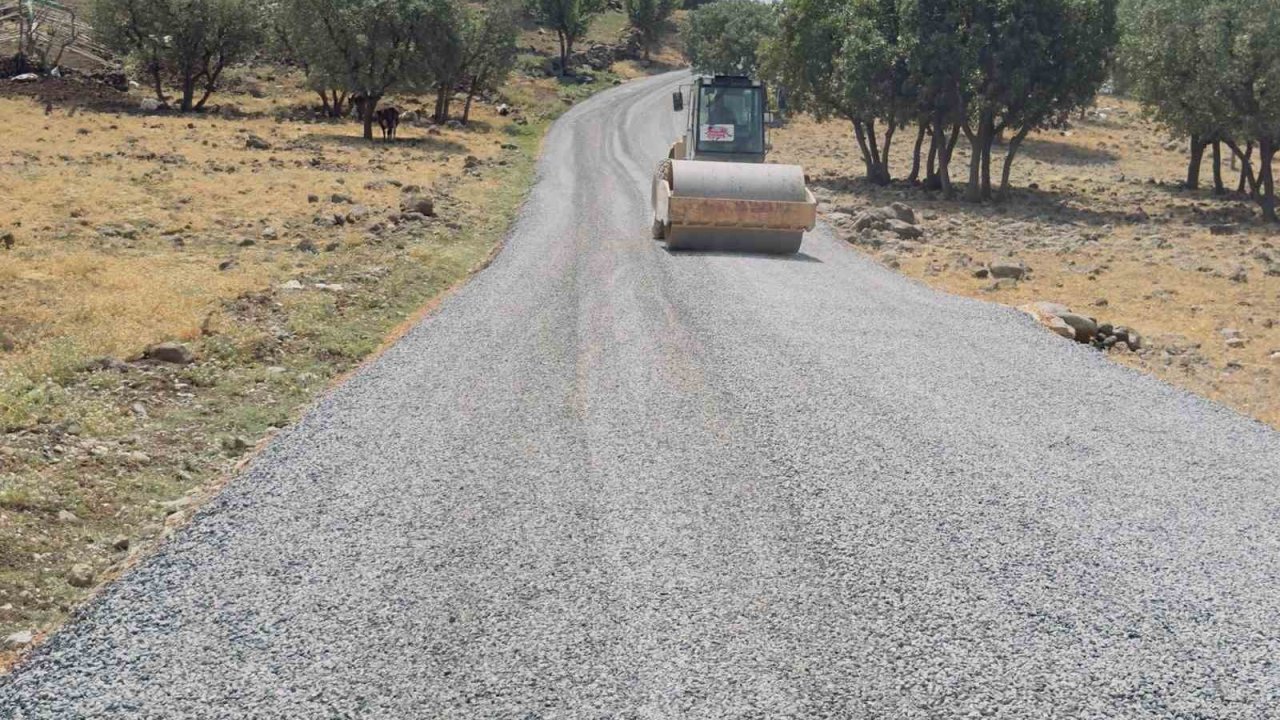 Diyarbakır’da kırsal mahallelerde yol yapım çalışmaları devam ediyor