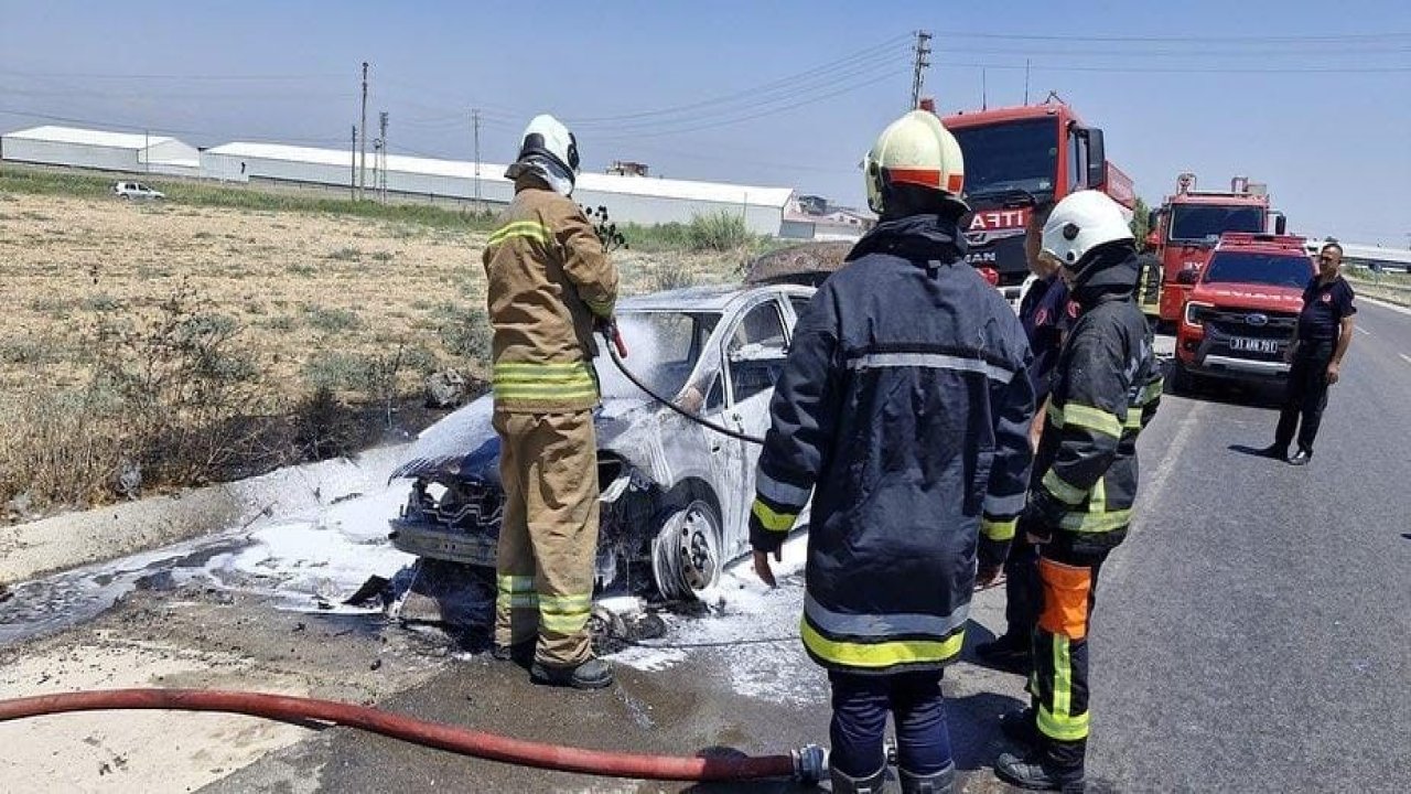 Antakya’da yanan araç kullanılmaz hale geldi