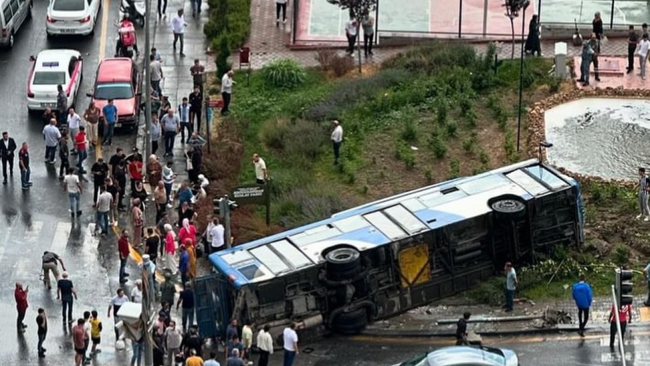 Ankara’da belediye otobüsü devrildi: 5 yaralı