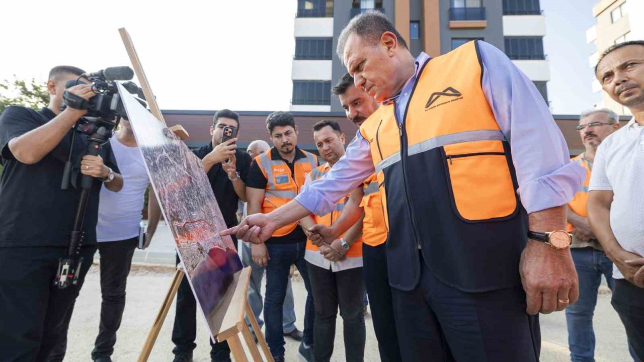 Mersin’de Büyükşehir Belediyesinin yol yapım çalışmaları sürüyor