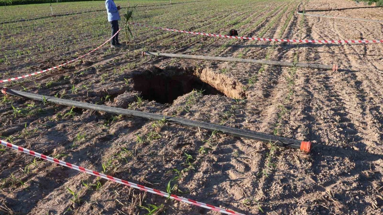 Aksaray’da mısır tarlasında küçük çaplı obruk oluştu