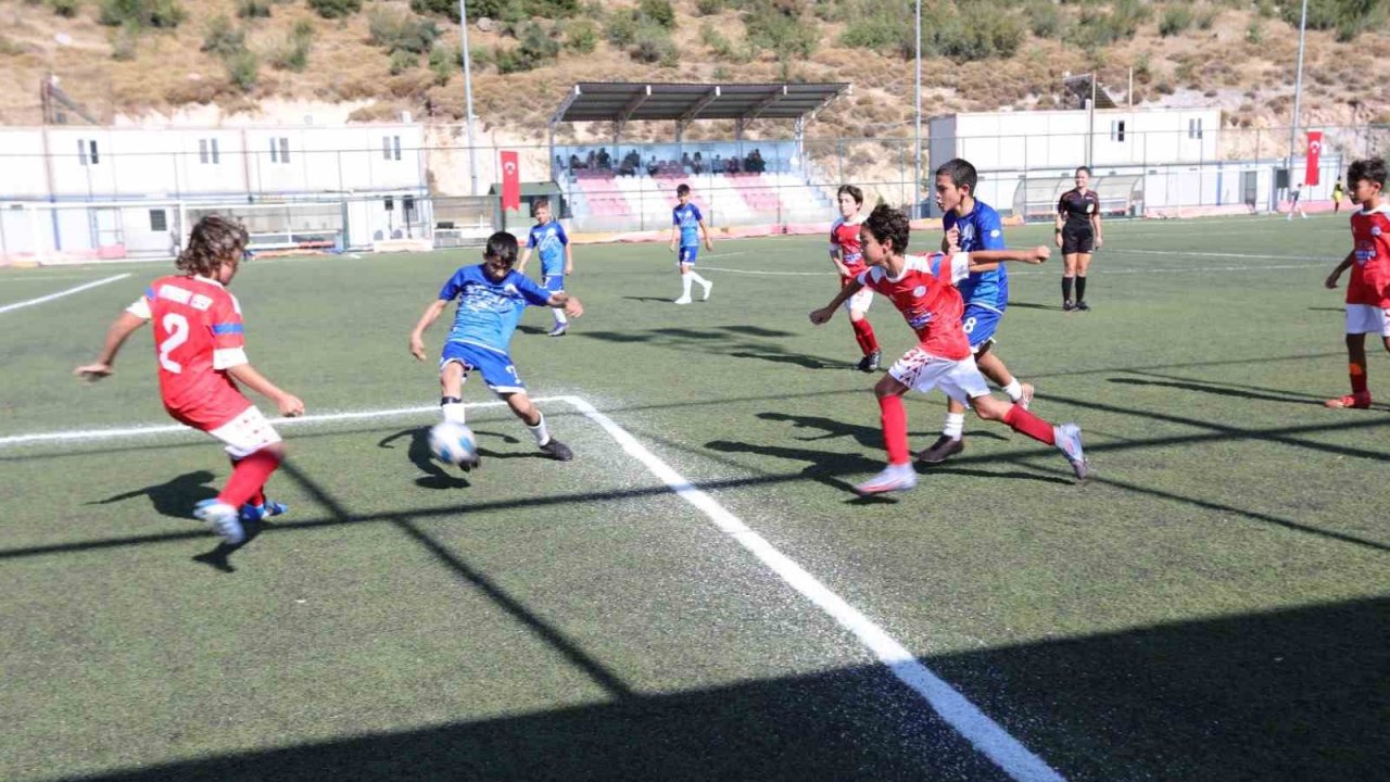 Bayraklı’da U-12 Cup Futbol Turnuvası heyecanı