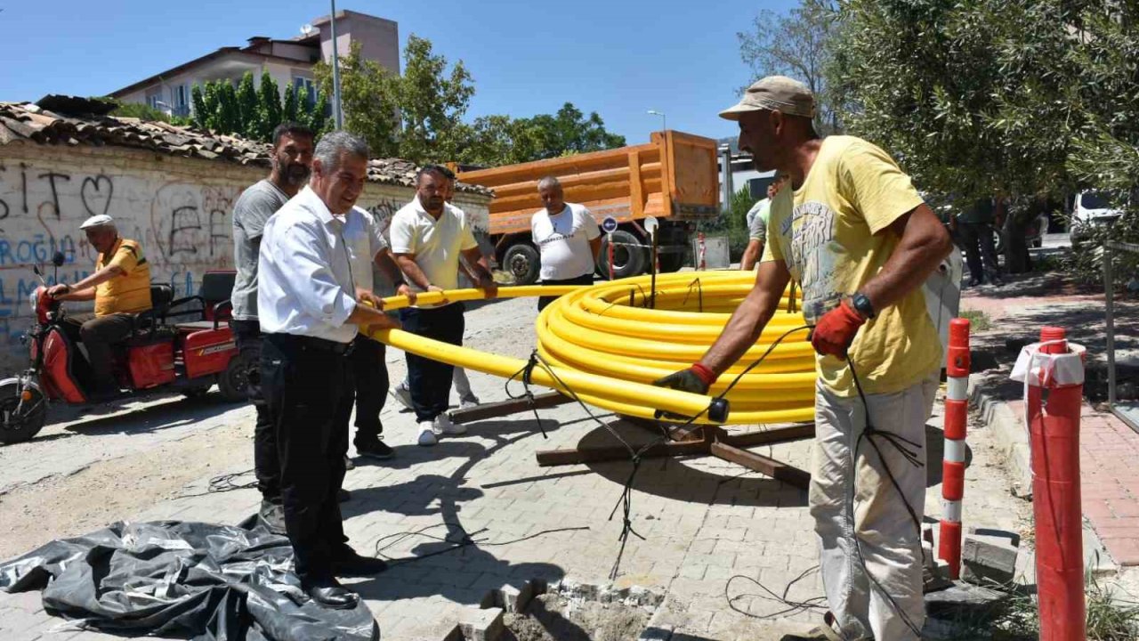 Buharkent’te doğalgaz boruları yer altına indi