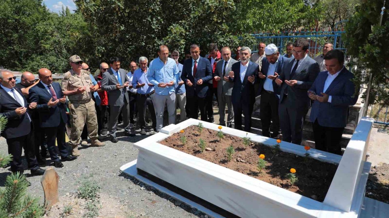 Şehit İsmail Güven’e bayrak asma merasimi düzenlendi