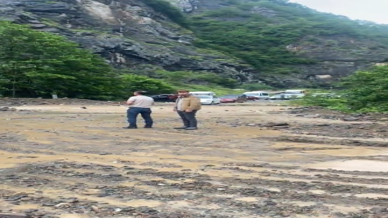 Trabzon’da heyelan nedeniyle Araklı-Bayburt yolu ulaşıma kapandı