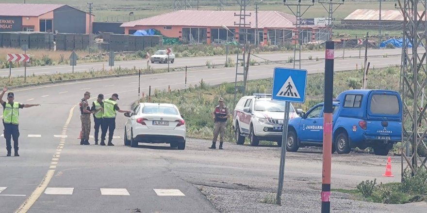 Kars'ta 'Huzurlu Sokaklar ve Narkotik Suçları Uygulaması' yapıldı