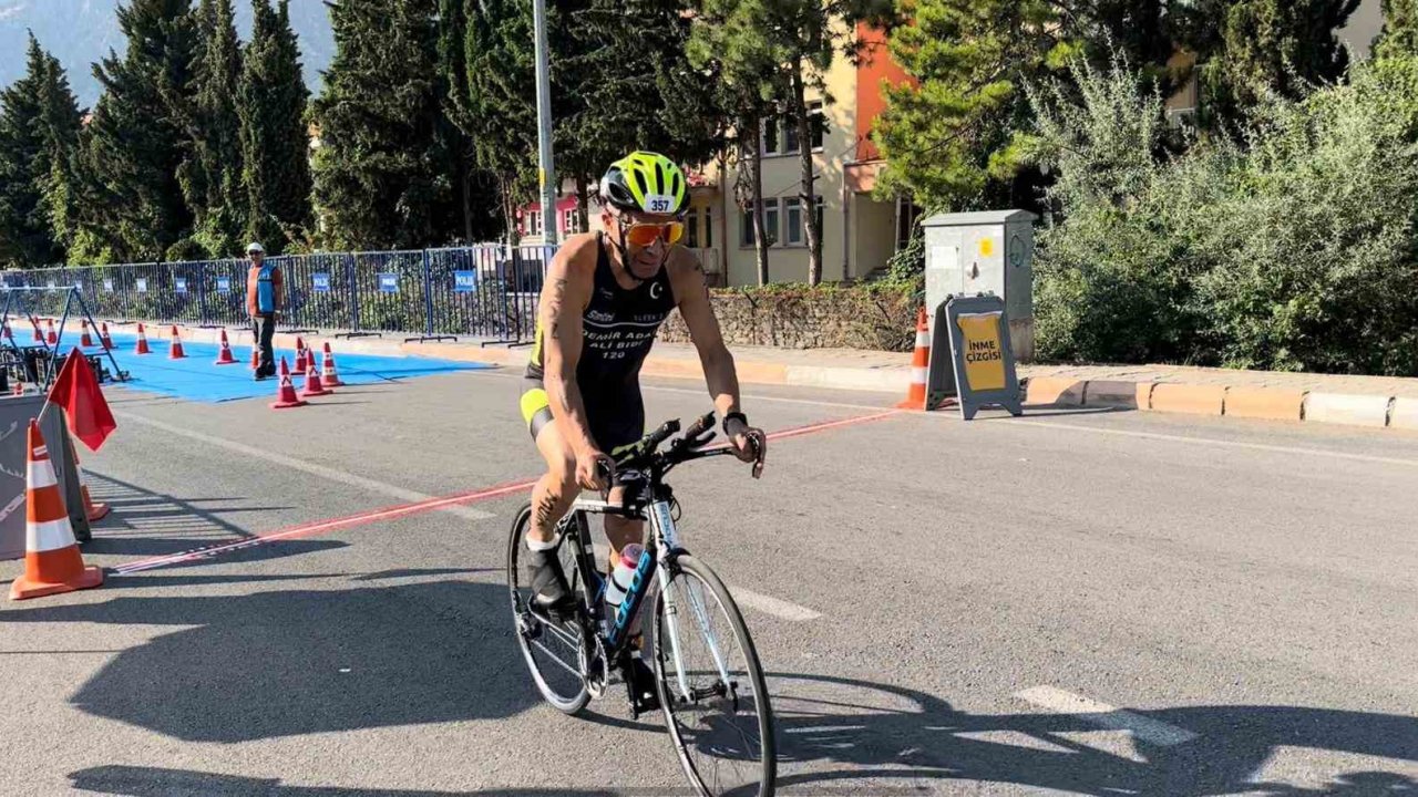 Demir adam olarak bilinen milli sporcu Ali Bıdı, triatlon yarışında yaralandı