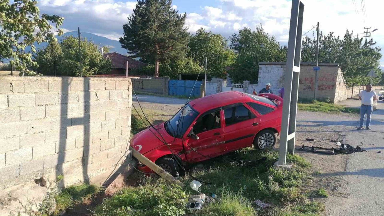 Erzincan’da trafik kazası: 2 yaralı