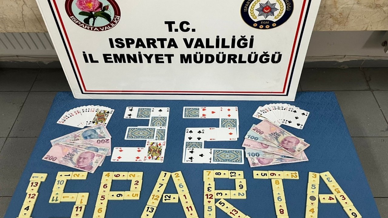 Isparta’da dernekte kumar oynayan 3 kişiye para cezası