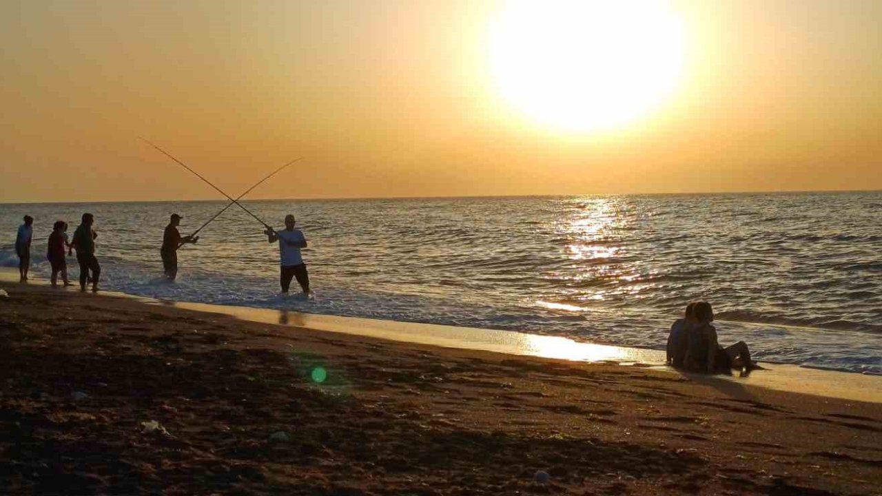 Akçakoca’da gün batımı görenleri hayran bırakıyor