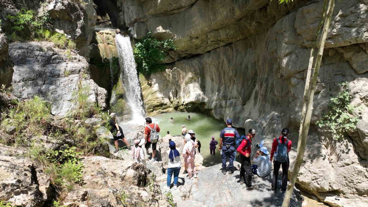 Kahramanmaraş’ta  doğaseverler Galgamaç Şelalesi’nde buluştu