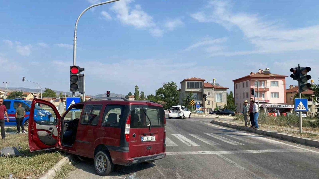 Afyonkarahisar’da kaza: 4 kişi yaralandı