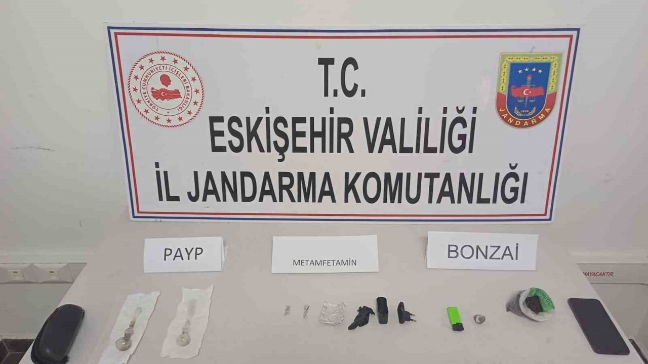 Satmak için ilçeye götürdüğü uyuşturucu madde ile birlikte jandarmaya yakalandı