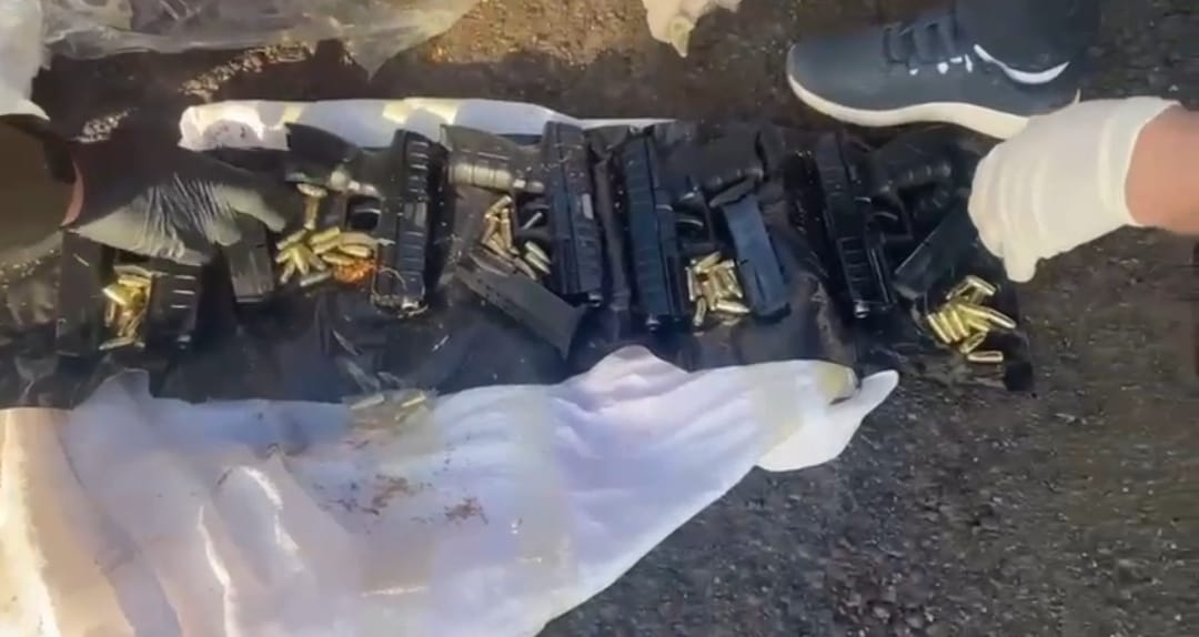 Kars'ta tütün içerisinden silahlar çıktı