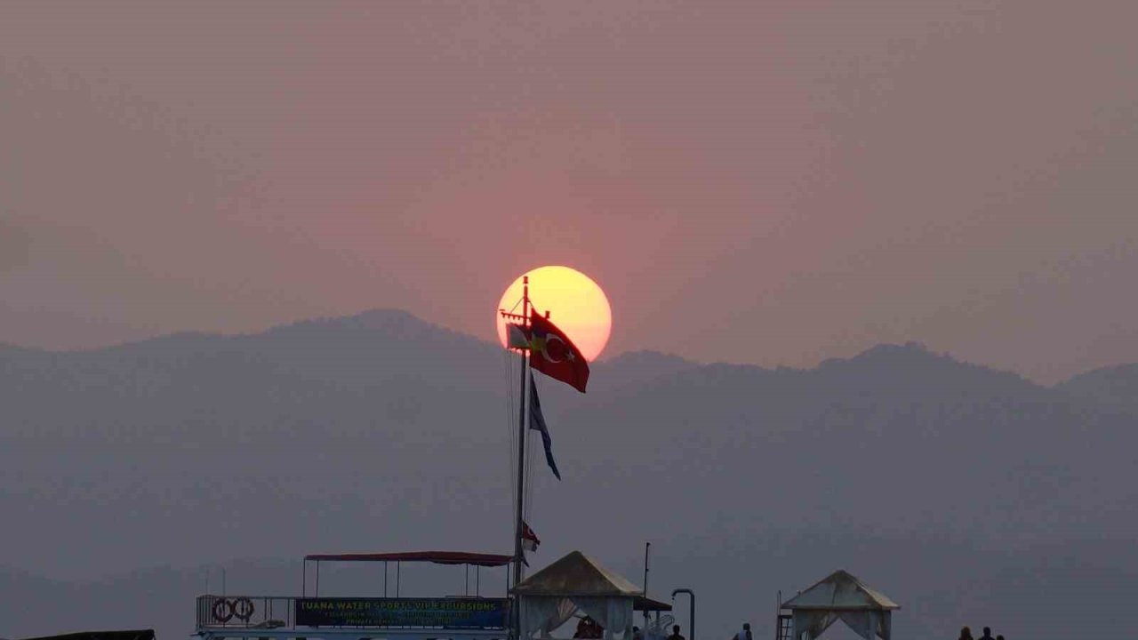 Fethiye’de gün batımı görsel şölen oluşturdu