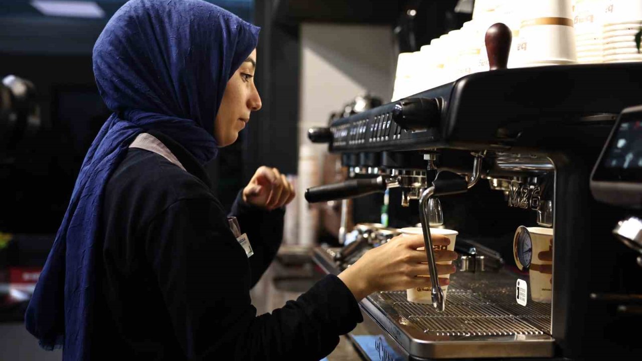 Barista kursunu bitirip Bağ-Kafe’de işe başladılar