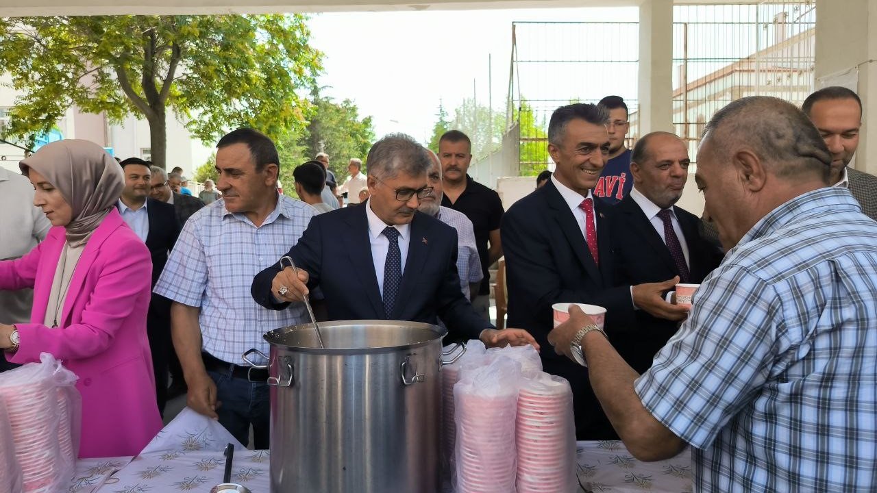 Niğde Şehit Aileleri Derneği’nden aşure ikramı