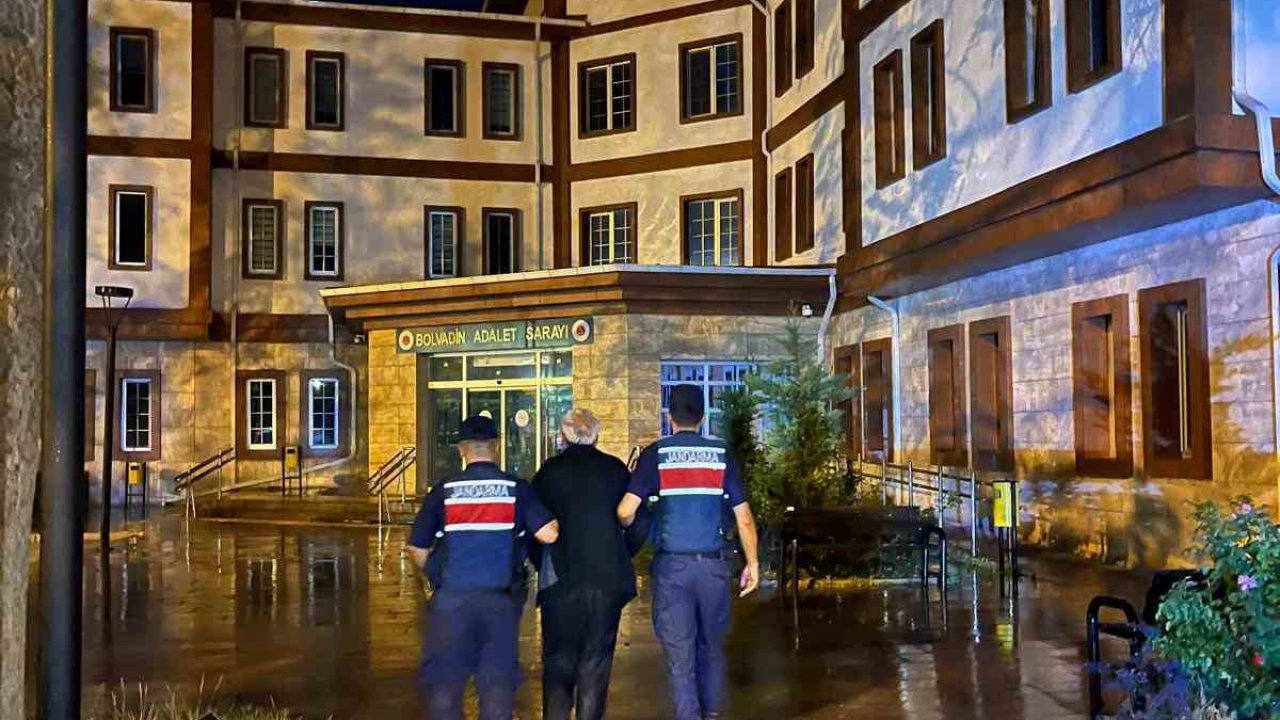 Dolandırıcılık suçundan aranan şahsı jandarma gece yakaladı