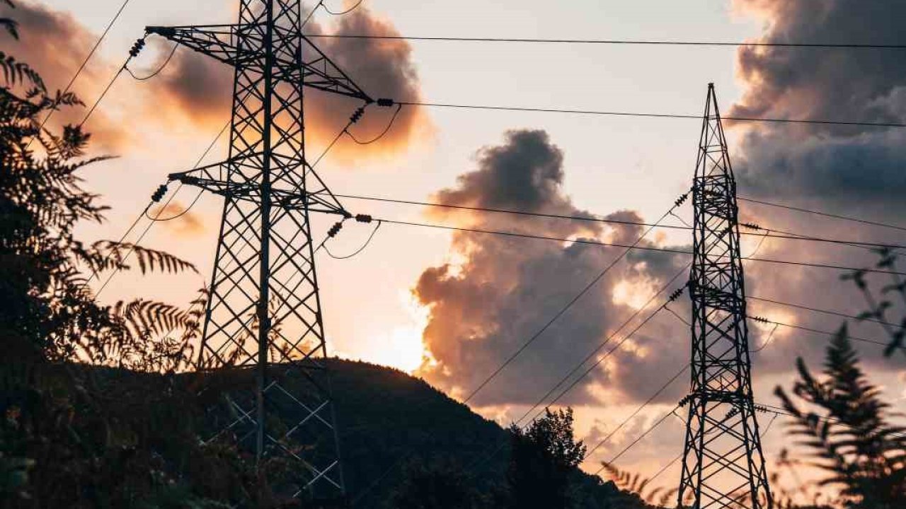 Ayedaş, bakım ve yatırımlarıyla yaz sıcaklarında kesintisiz enerji sağladı