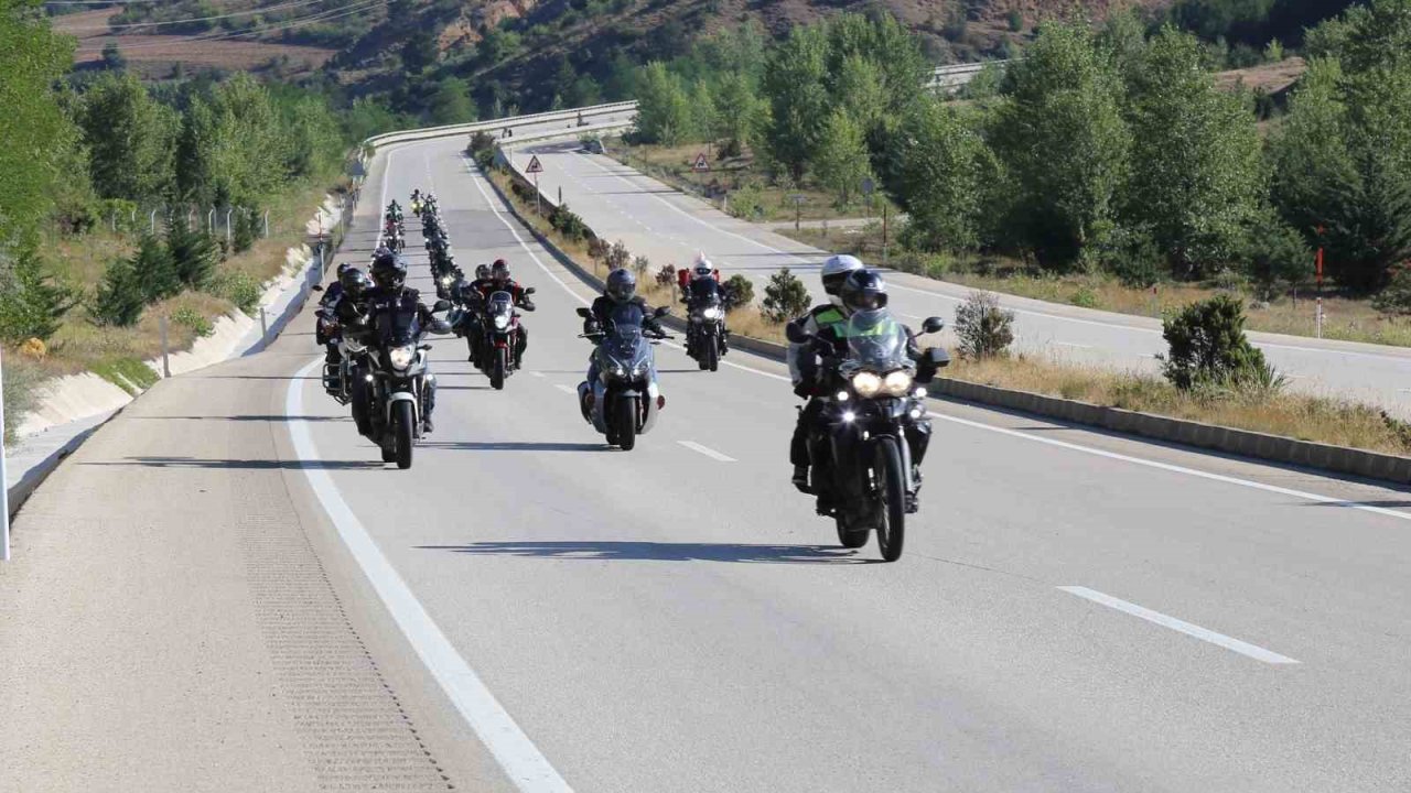 340 kilometrelik İstiklal Yolu’ndaki motosiklet sürüşü ikinci gününde devam ediyor