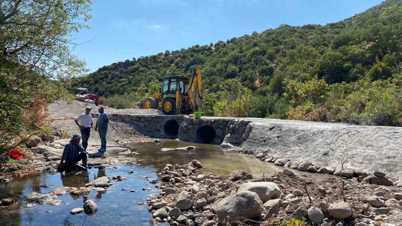 Yunusemre’de arazi yollarında ulaşım kolaylaşıyor