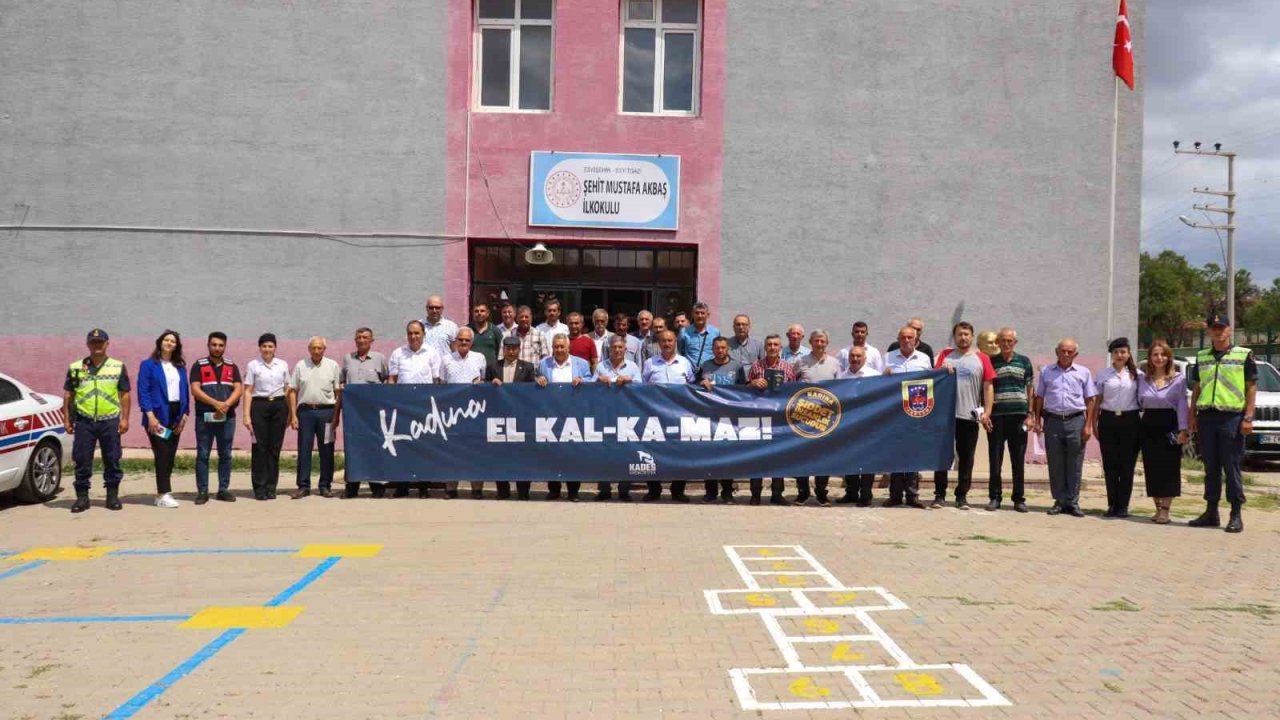 Seyitgazi ilçesindeki 50 muhtara kadına yönelik şiddetle mücadele semineri verildi