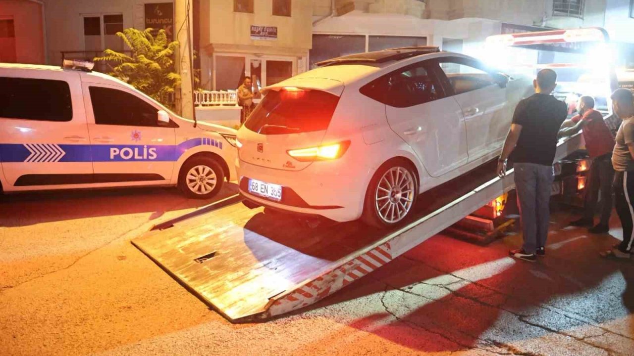 Abart egzozlu aracı trafikten men edilse de zevkinden vazgeçmedi