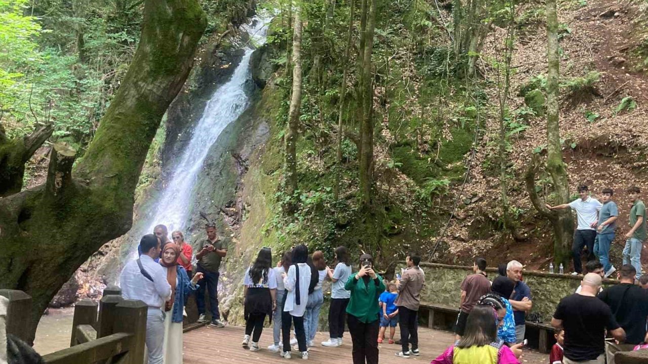 Gençler Düzce’yi gezdi