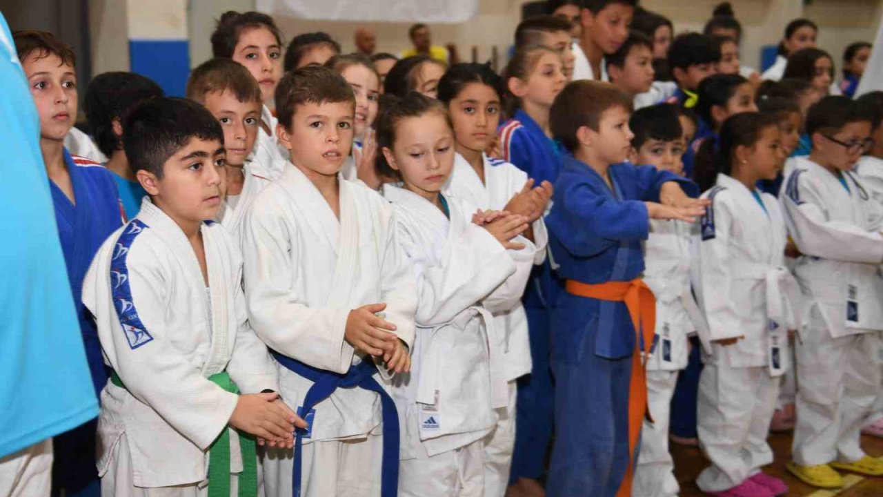 Genç judo ve taekwondocular sertifikalarını aldı