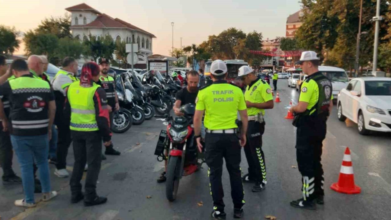 Bandırma’da motosiklet sürücülerine ekipman kullanımının önemi hatırlatıldı