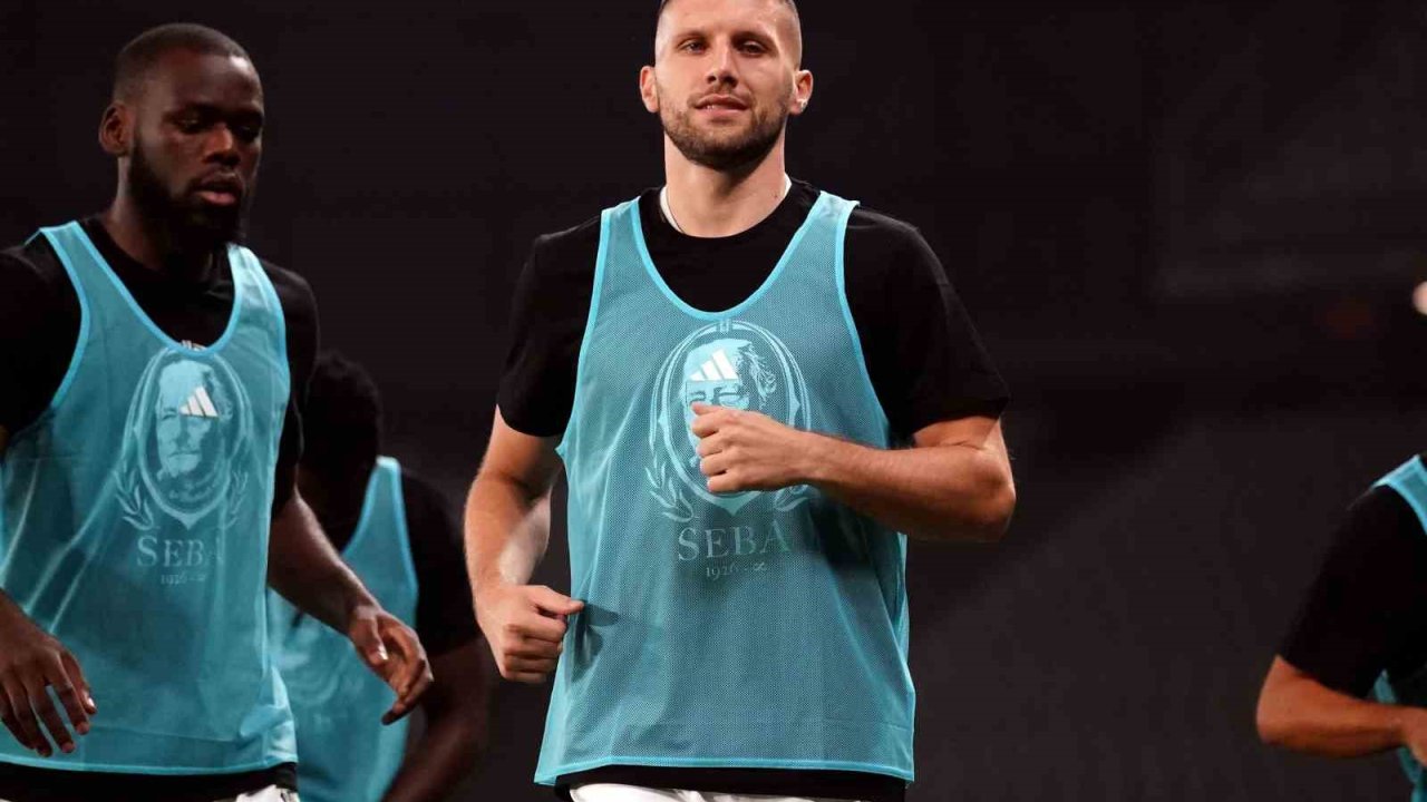 Beşiktaş’ta Ante Rebic ile yollar ayrıldı