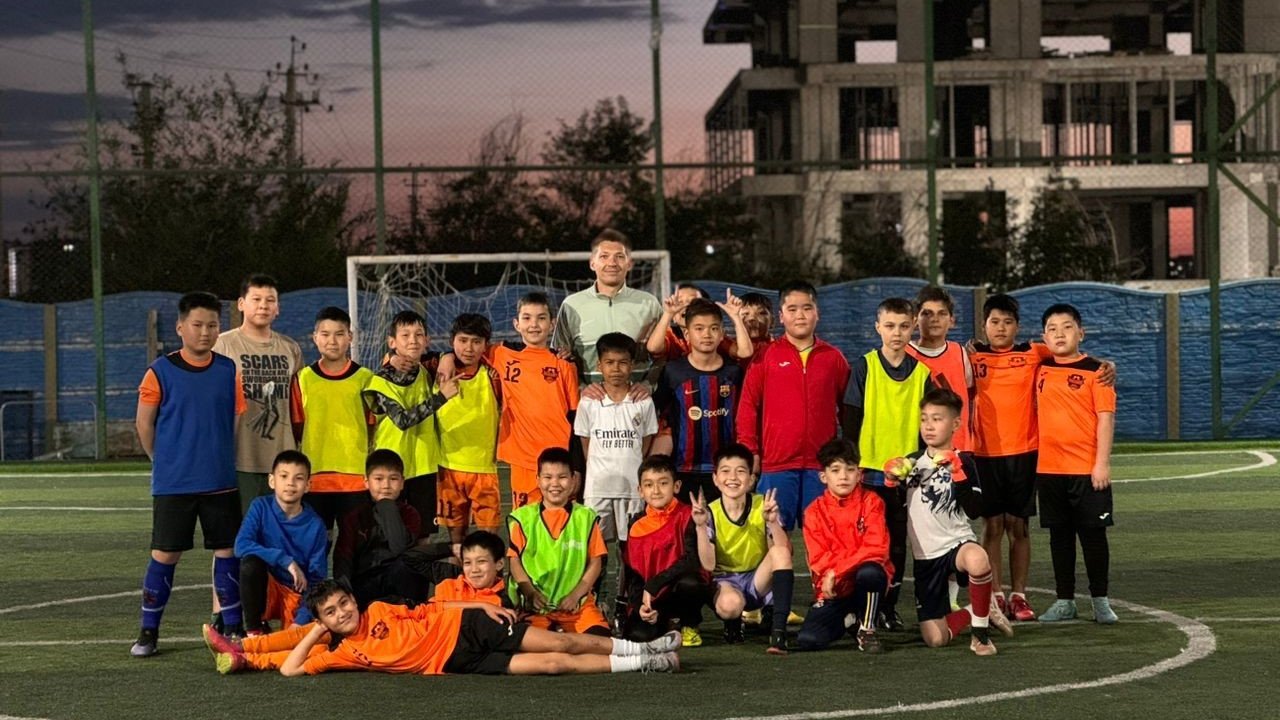 Yürüme zorluğu çekerken şimdi okul futbol takımına seçildi