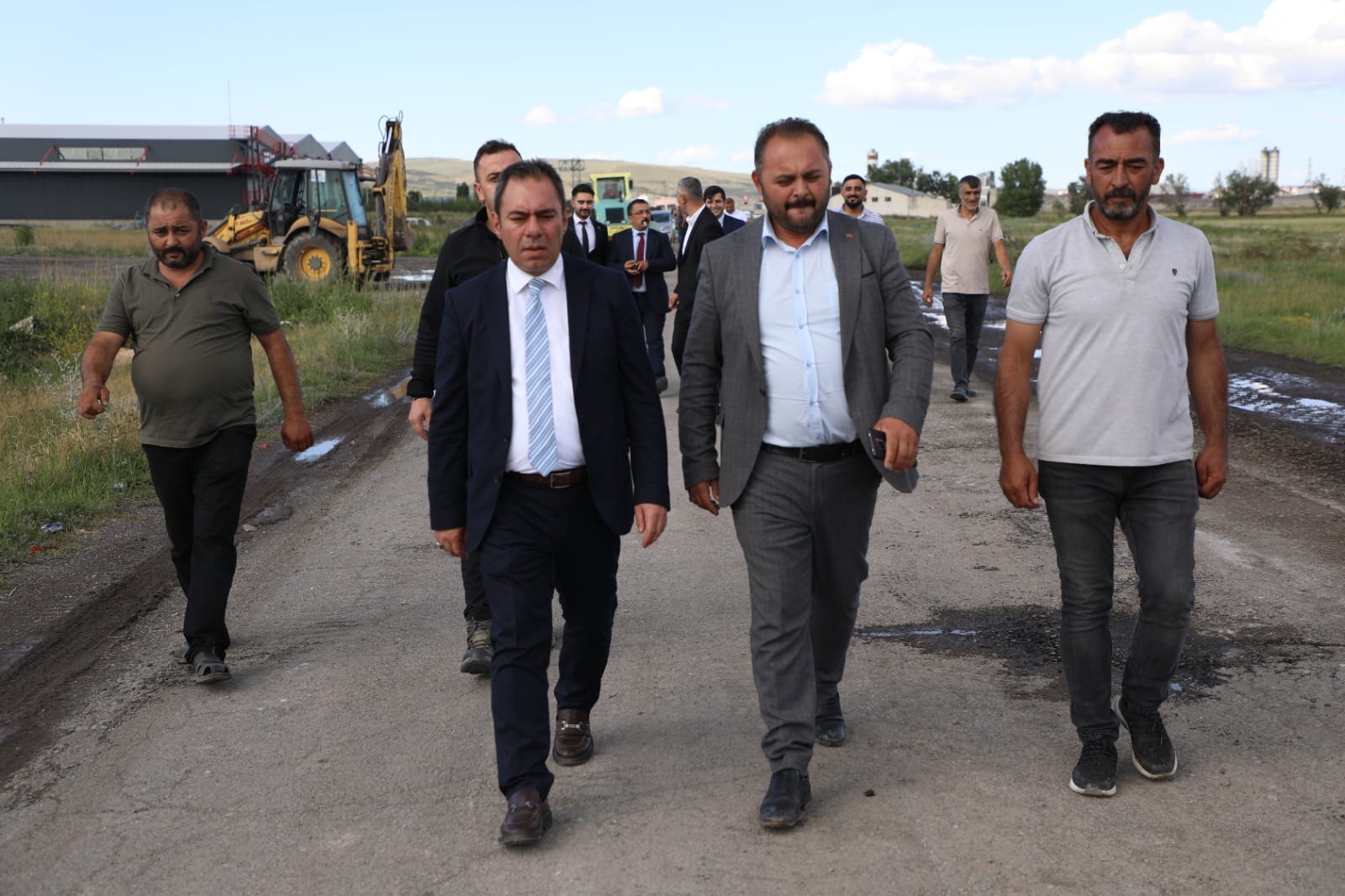 Kars sanayi yolu güzergahındaki  bozuk yollara müdahale edildi