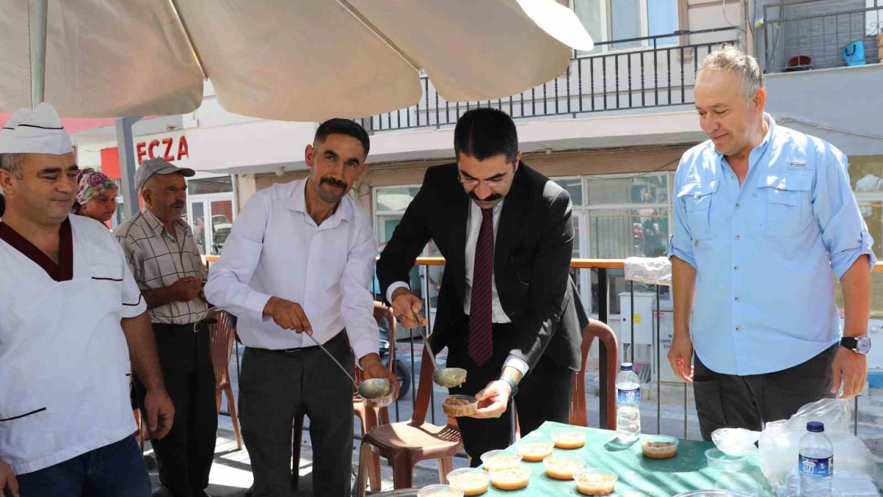 Selendi Ülkü Ocakları’ndan aşure hayrı