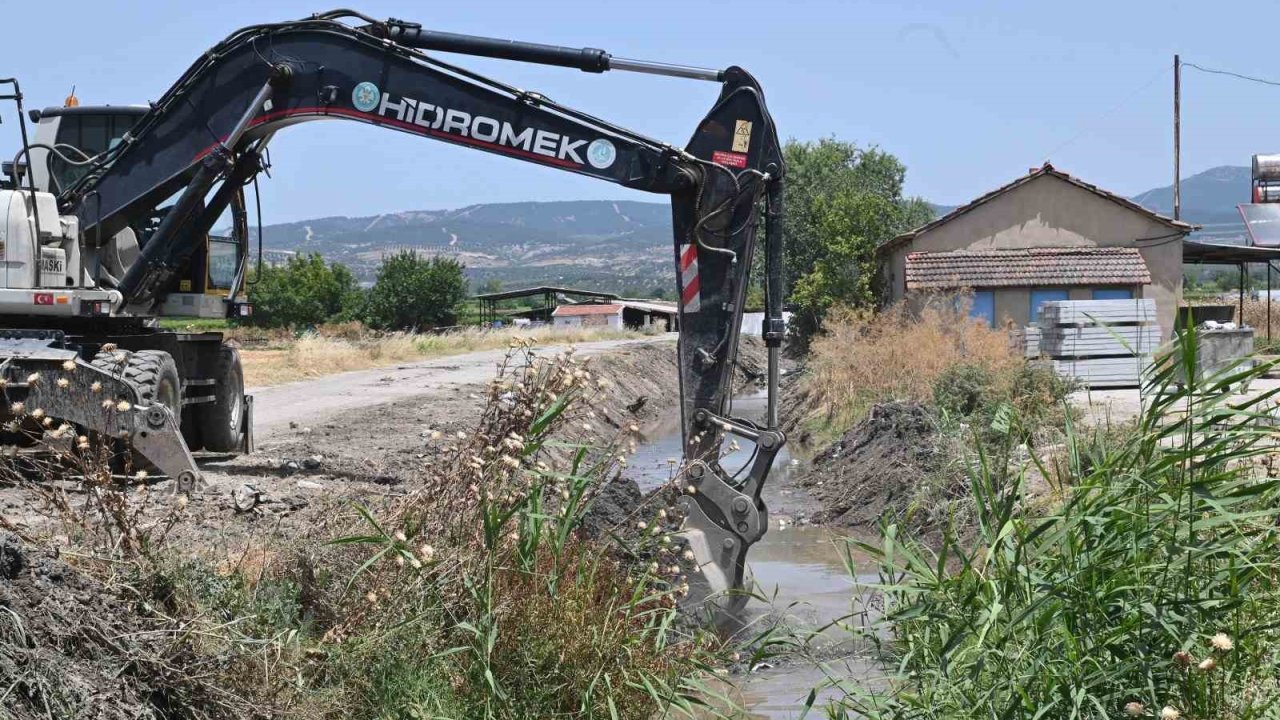 MASKİ’den Yeşilköy Mahallesi’nde dere temizliği