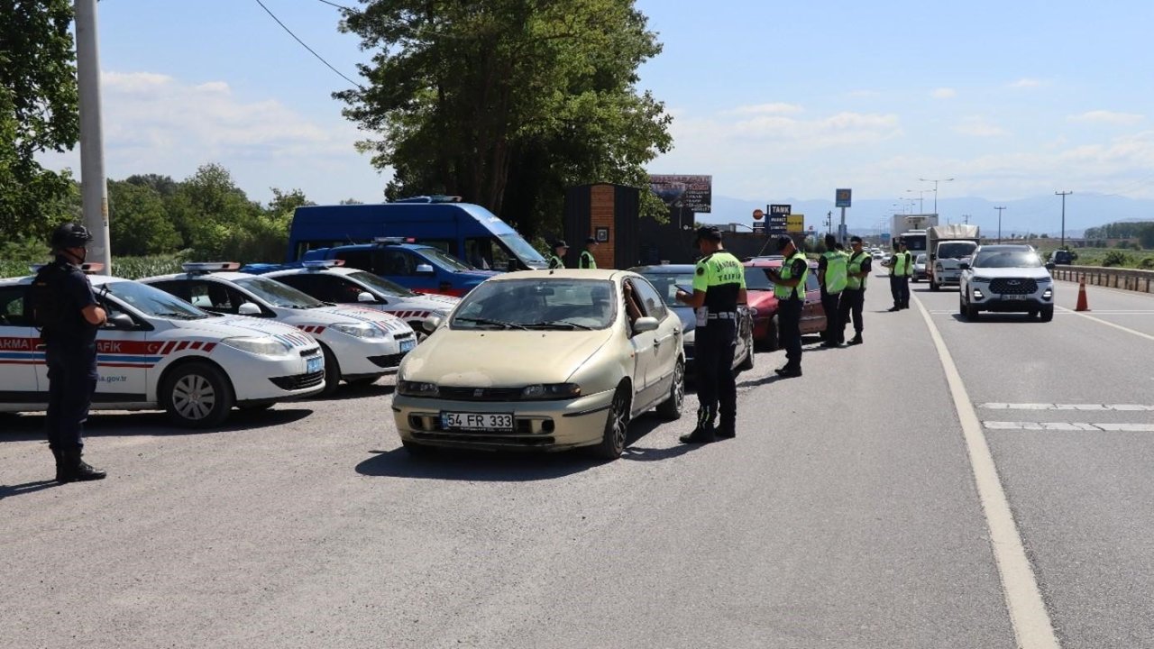 Jandarma trafikte affetmedi: 622 araç ile 185 sürücü trafikten men edildi