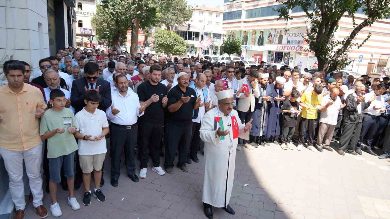 Iğdır’da Cuma namazı sonrası İsmail Haniye için gıyabi cenaze namazı kılındı