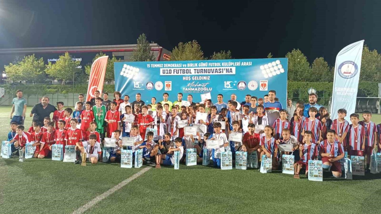 Minik futbolcular Şahinbey Belediyesi’nin organizasyonunda karşı karşıya geldi