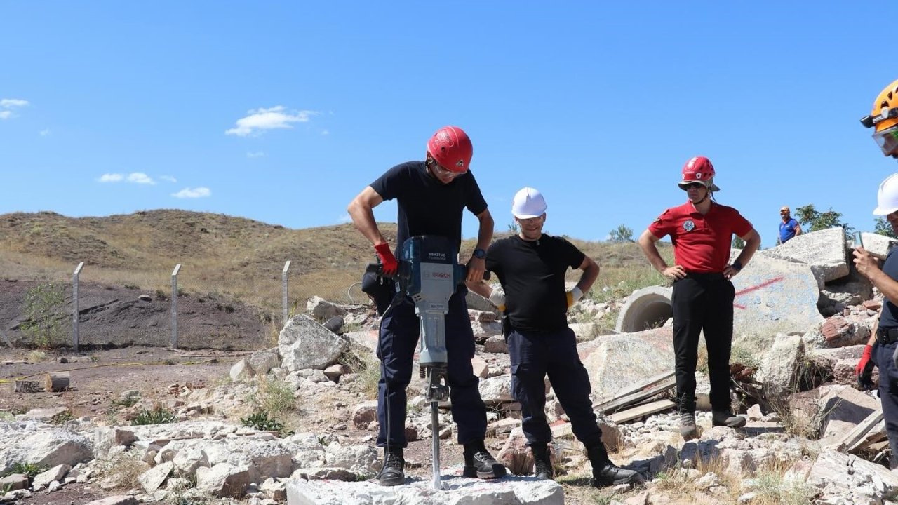 Jandarmaya depremde arama kurtarma eğitimi verildi