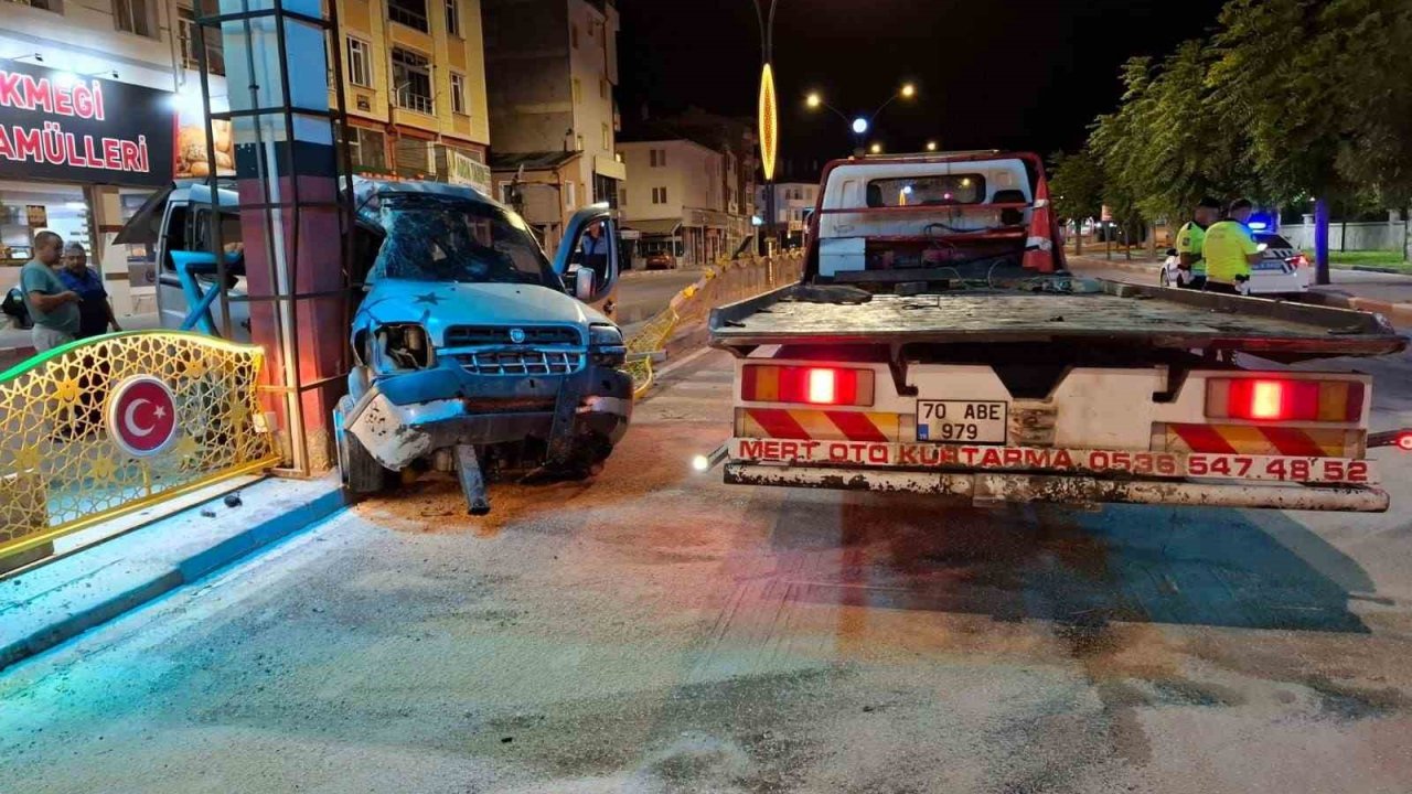 Kadının öldüğü, kocasının da ağır yaralandığı kaza anı kamerada