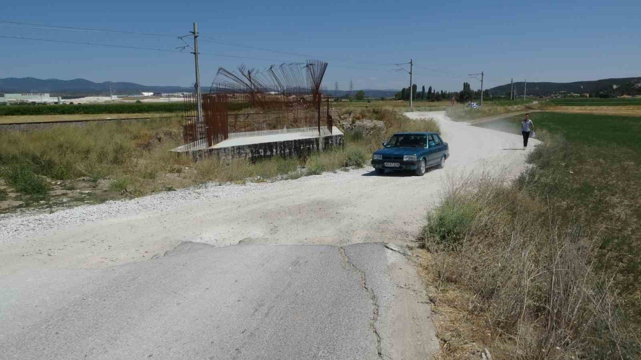 Köy sakinleri yol problemlerinin bir an önce çözüme kavuşturulmasını istiyor