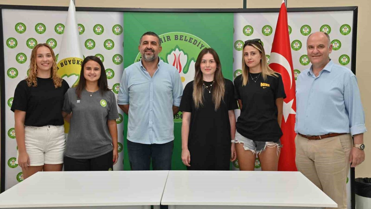 Manisa BBSK Kadın Voleybol Takımı’ndan üç transfer